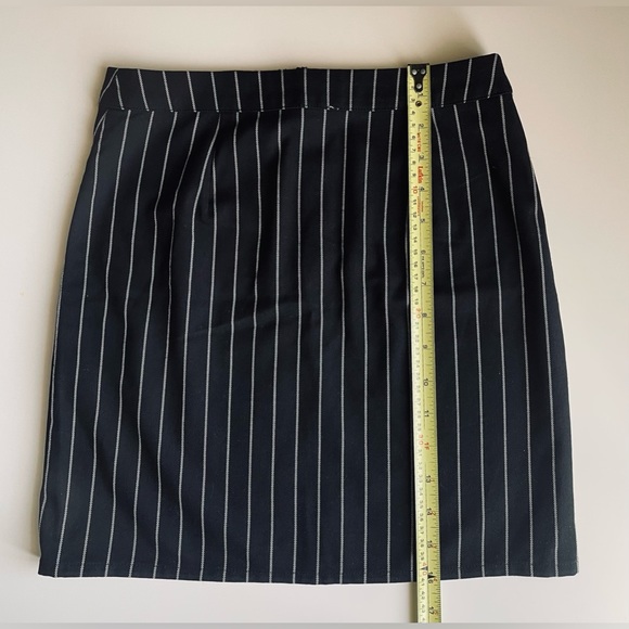 GARAGE Women’s Pinstripe MINI Skirt - Picture 4 of 5